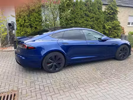 Tesla Model S Plaid 1020 4x4