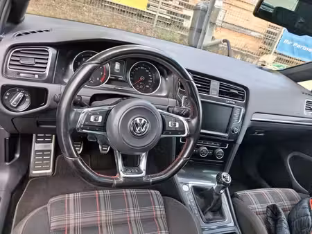 Volkswagen Golf GTI 2.0 TFSI 230