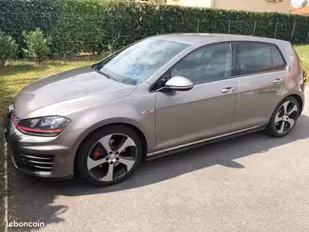 Volkswagen Golf GTI 2.0 TSI 220