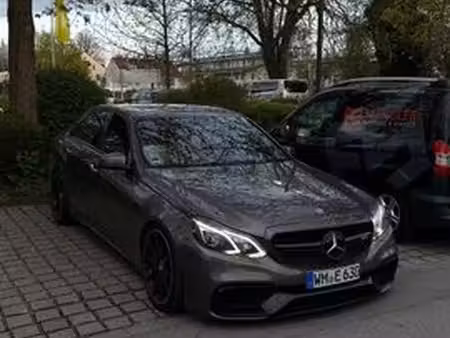 Mercedes-Benz Classe E E 63 AMG V8 5.5 557