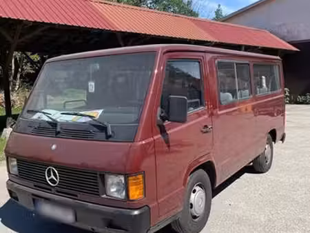 Mercedes-Benz MB100