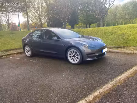 Tesla Model 3 275