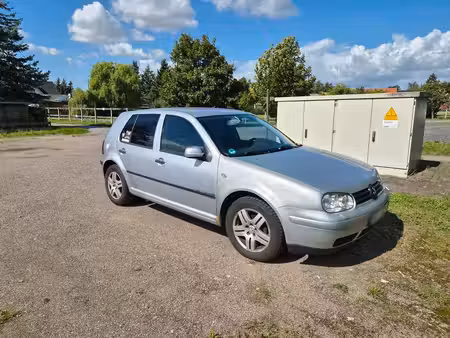 Volkswagen Golf 1.6 105