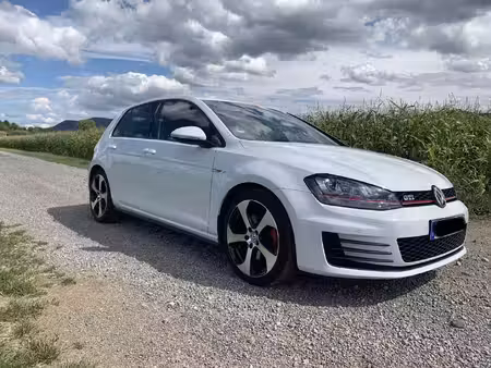 Volkswagen Golf GTI 2.0 TSI 220