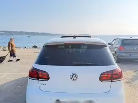 Volkswagen Golf GTI 2.0 TSI 210