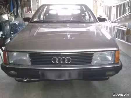 Audi 100 