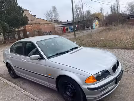 BMW Série 3 318i 1.9 118