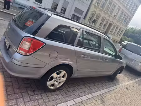 Opel Astra 1.2 90