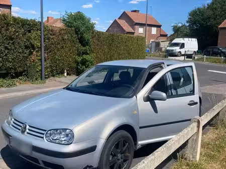Volkswagen Golf 1.6 100