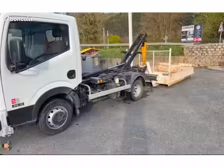 Nissan NT400 