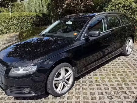 Audi A4 2.0 TDI 143 Attraction