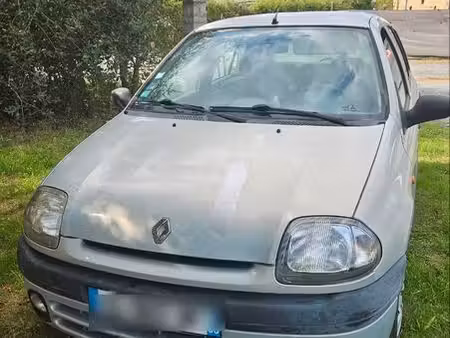 Renault Clio 75