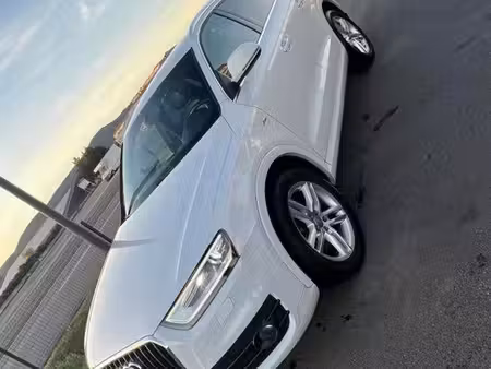 Audi Q3 2.0 TDI 140 S line