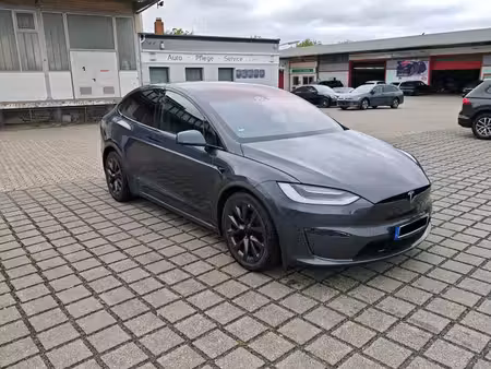 Tesla Model X 670