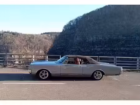 Oldsmobile Starfire 