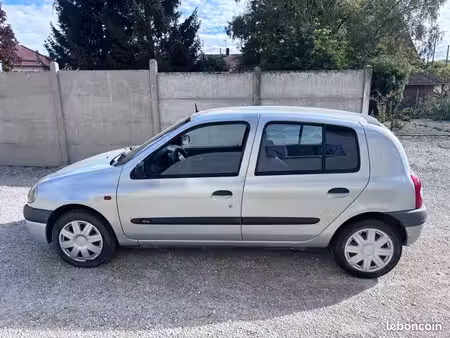 Renault Clio 1.9 D 65