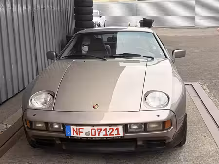 Porsche 928 S V8 4.7