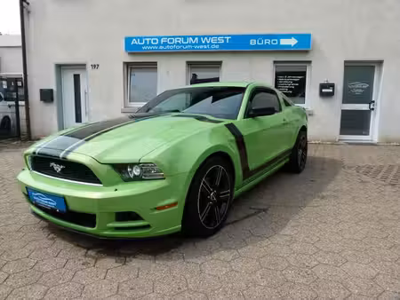 Ford Mustang Fastback V6 3.7