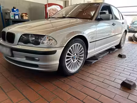 BMW Série 3 318i 1.9 118