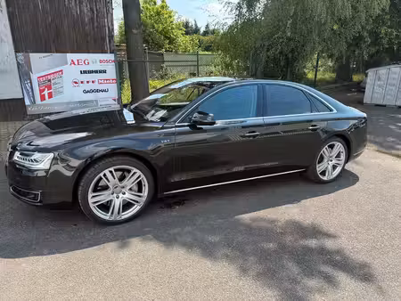 Audi A8 quattro