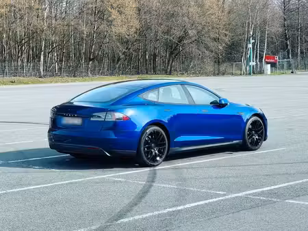 Tesla Model S 85 367