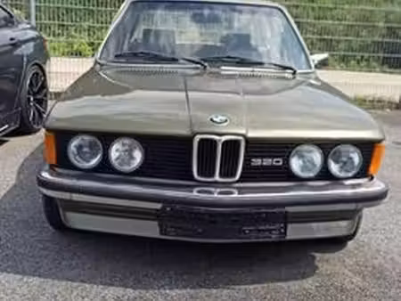 BMW Série 3 323i