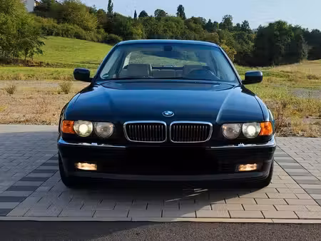 BMW Série 7 740i 4.4 286