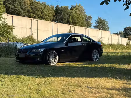 BMW Série 3 330i 3.0 272