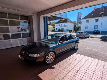 Audi A8 V8 3.7 230
