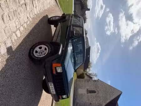 Jeep Cherokee 2.5 115