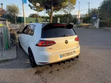 Volkswagen Golf GTI 2.0 TSI 230 Performance