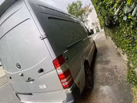 Mercedes-Benz Sprinter 319 V6 3.0 190