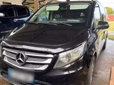 Mercedes-Benz Vito Minibus 136
