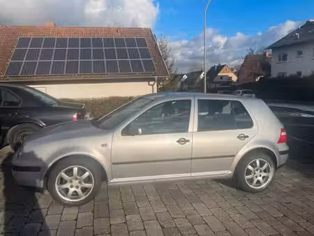 Volkswagen Golf 1.6 105