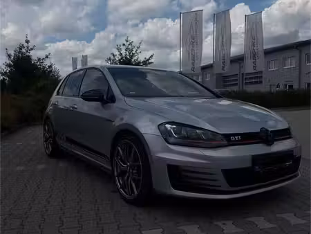 Volkswagen Golf GTI 2.0 TSI 220