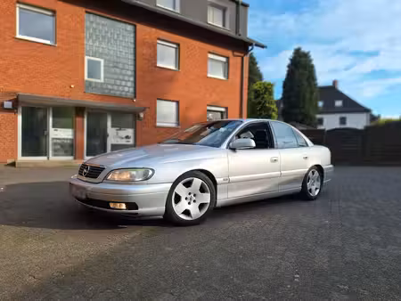 Opel Omega 2.2 144 Elegance