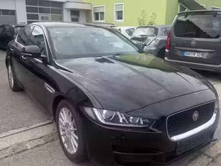 Jaguar XE P380 2.0 163 Prestige