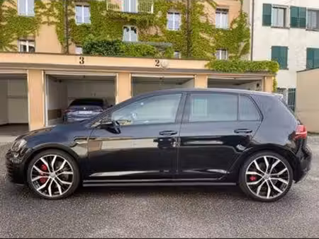 Volkswagen Golf GTI 2.0 TSI 230 Performance