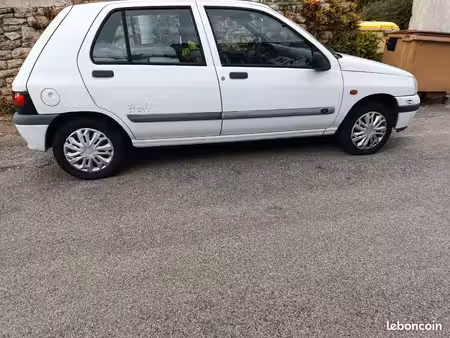 Renault Clio 1.4 75