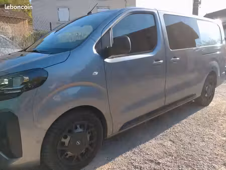 Opel Vivaro 2.2 180