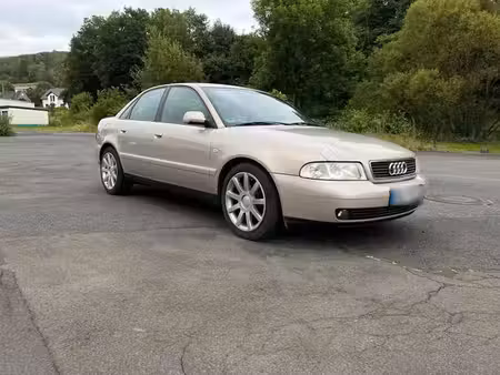 Audi A4 1.6 101