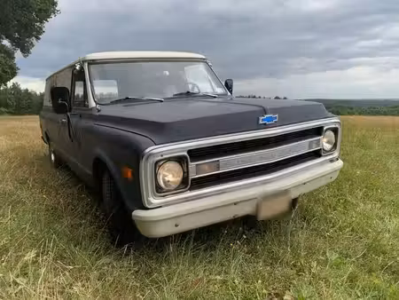 Chevrolet Suburban 