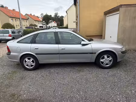 Opel Vectra 2.0 136