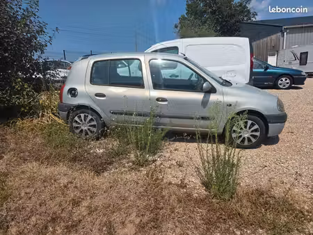 Renault Clio 75