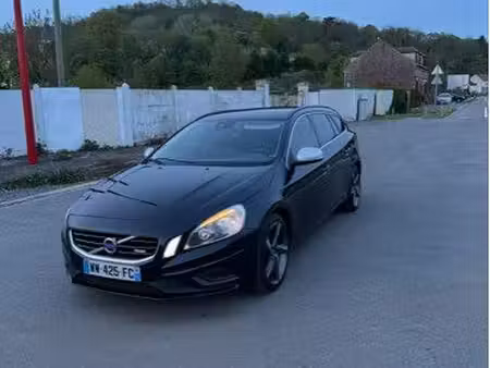 Volvo V60 D5 2.4 215 R Design