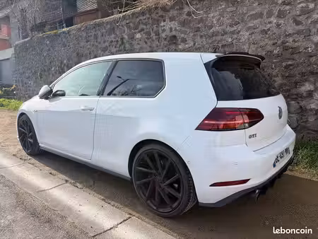 Volkswagen Golf GTI 2.0 TFSI 230