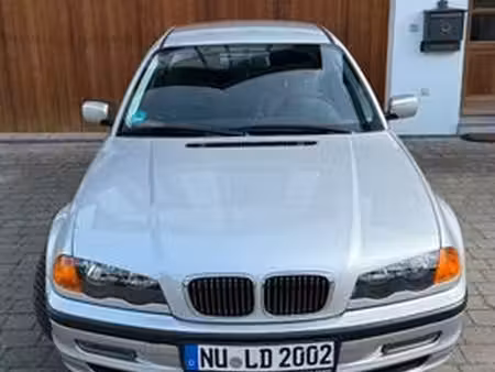 BMW Série 3 318i 1.9 118