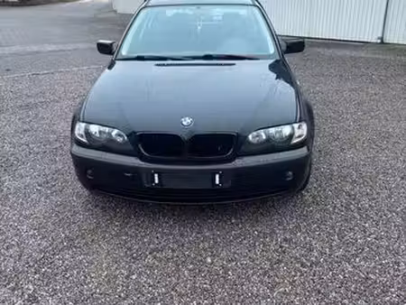 BMW Série 3 318i 105