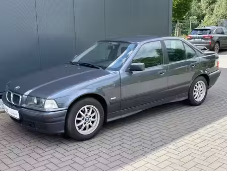 BMW Série 3 318i 1.8 115