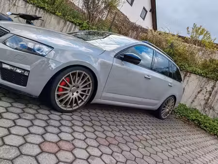 Škoda Octavia RS 2.0 TSI 220